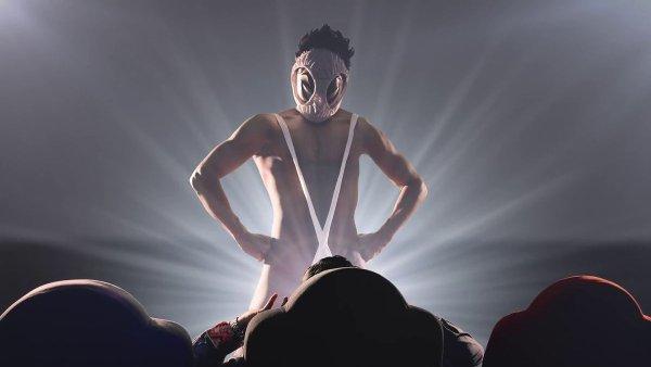 抓到了！日本全裸超人在妹子面前撸撸50多发