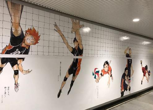 燃起来了！日本地下街惊现《排球少年！！》巨幅海报-翼萌网