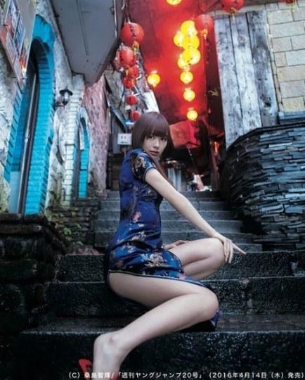内田理央穿旗袍为《Young Jump》拍性感写真