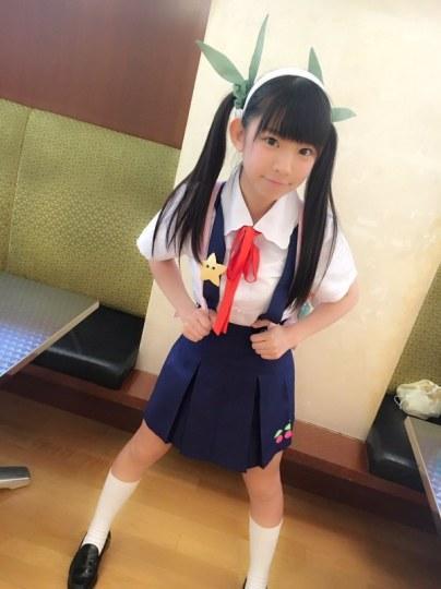 文明观球 f杯巨乳萝莉获写真集销量冠军