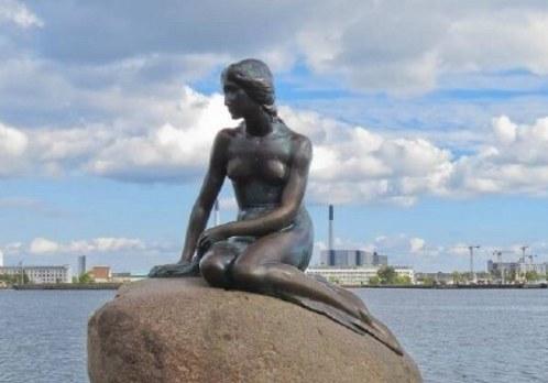 真过分！丹麦小美人鱼铜像被动物保护者泼漆