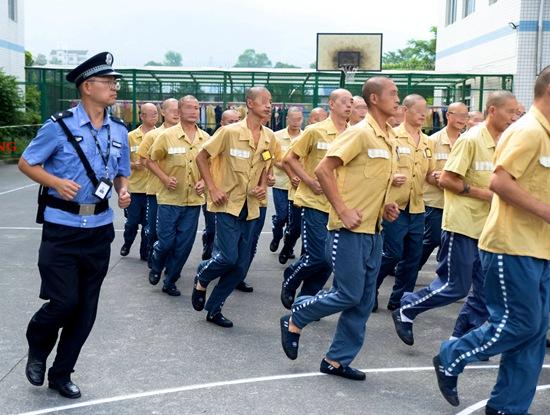 对工作严苛不怕得罪人 南川监狱有群"犟拐拐"