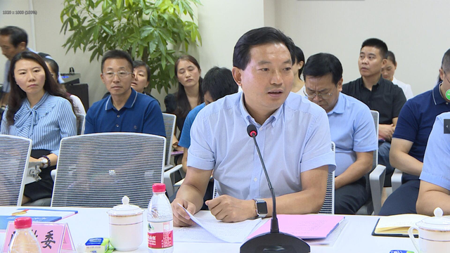 江北区教委主任马培高发言中指出:多年来,区委区政府坚持把教师队伍