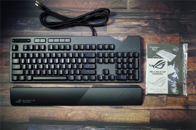 人人都爱不买才怪顶级光污染机械键盘rogflare耀光