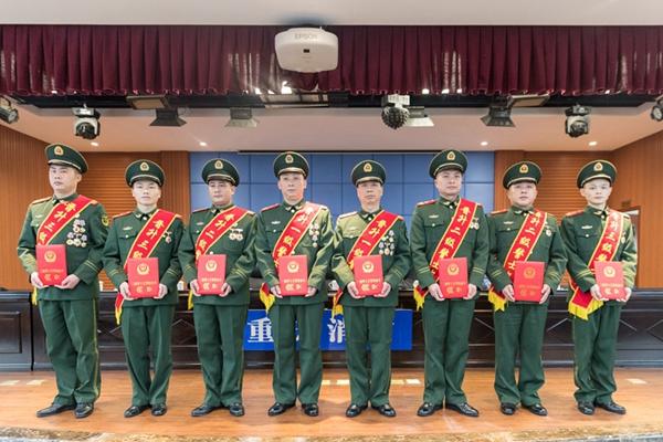 重庆市公安消防总队举行高级士官晋升警衔仪式