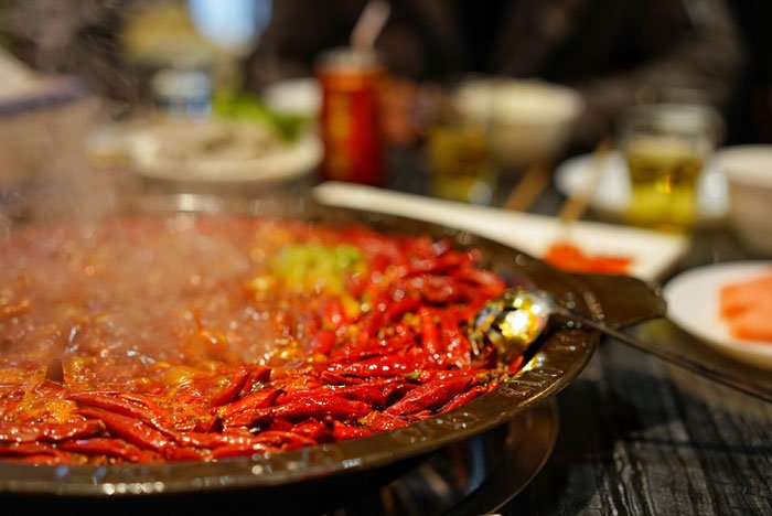 这家网红火锅越能吃辣工资越高嗜辣爱好者快去打卡