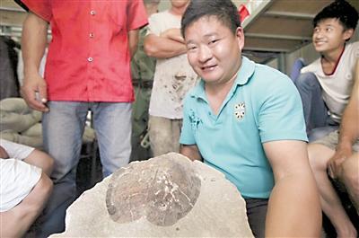 4亿年前蛇颈龟化石