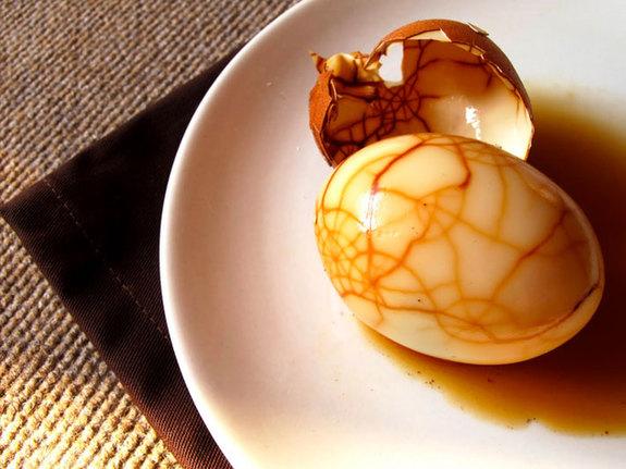 春节吃鸡蛋意谓"实实在在,吉祥如意.