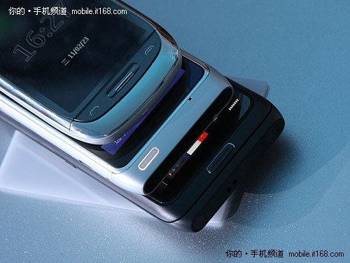 诺基亚n8,e7的正面只有一颗home键,而c7则多出了两颗通话键