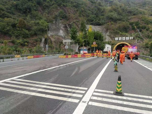 滬蓉高速重慶至奉節方向部分路段交通管制