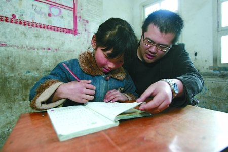[转贴]辍学打工买字典 叮嘱弟弟"帮"她上学(图)