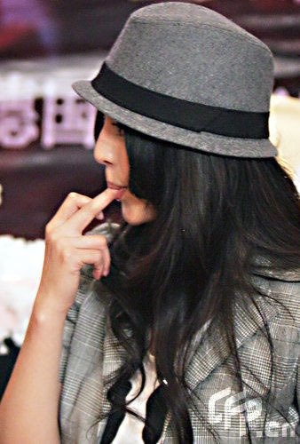 挠痒痒剔牙出丑曝明星的失态照