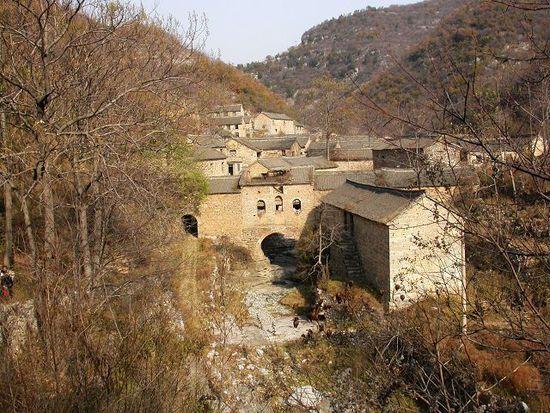 探秘中国第一鬼村