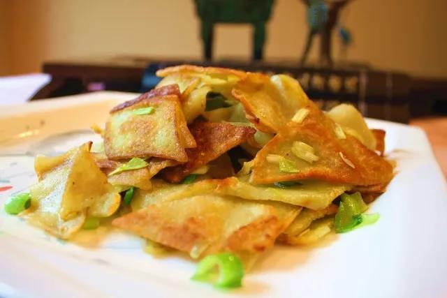 青蒜炕豆丝武汉市黄陂区的传统小吃,营养丰富,风味独特,口感细腻有