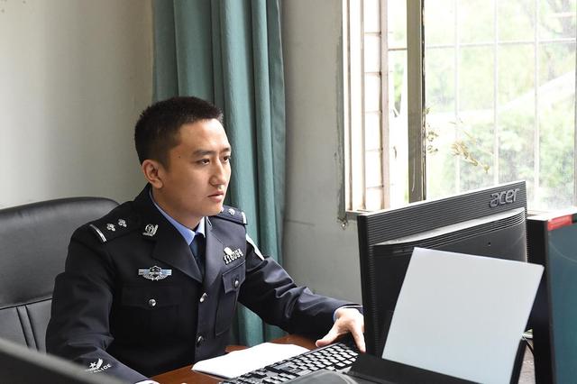 万州80后民警独当一面 用行动赢得群众认可