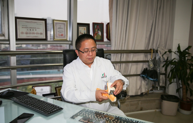 关节坏死怎么办?唐康来:"打印"一个来替换