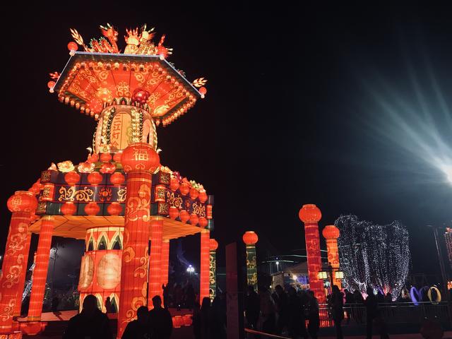 合川三江灯会隆重开幕 火龙水上飞银花空中舞