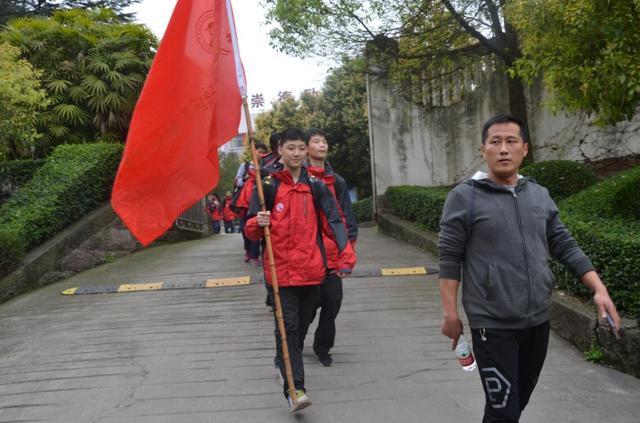 青春励志 踏梦前行 记晏阳初中学远足活动