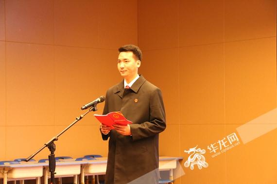 全体代表整齐,嘹亮地诵读了《宪法》节选内容 赵桂凯 摄值此第六个