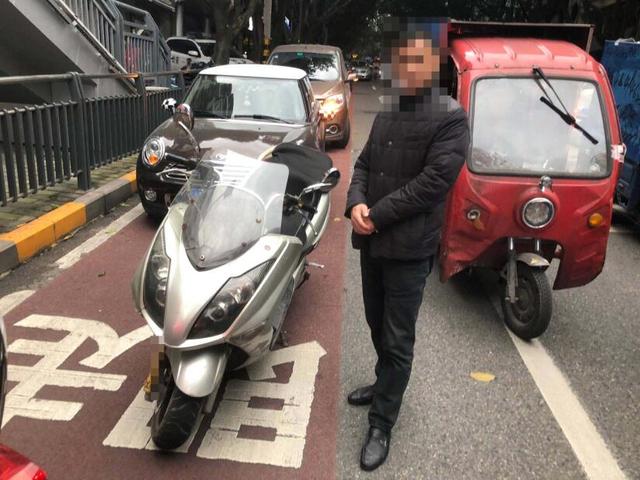 大膽男子無證駕駛報廢摩托車上路被拘10天罰4600元