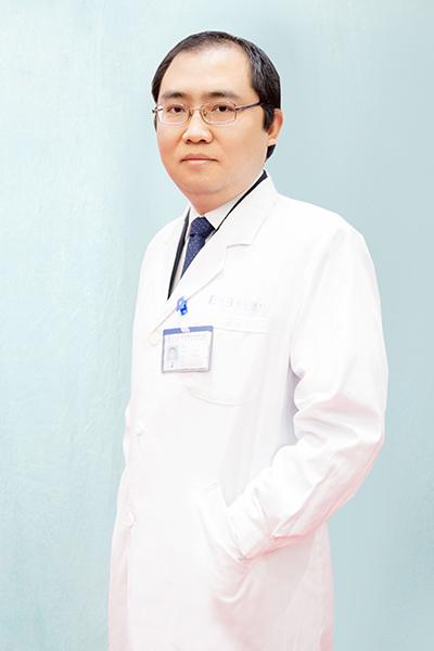 重庆爱尔眼科医院总院眼表疾病专科副主任任毅