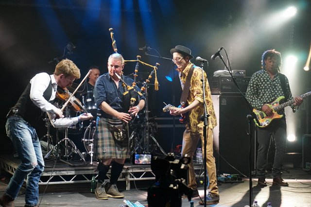 这些天见到的刘易斯岛民和欧陆凯尔特音乐爱好者,无一都向我强烈推荐