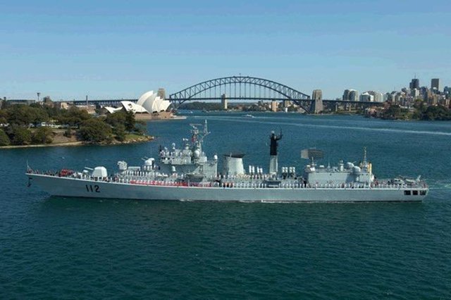 2013年“青岛”号导弹驱逐舰参加澳大利亚国际海上阅兵