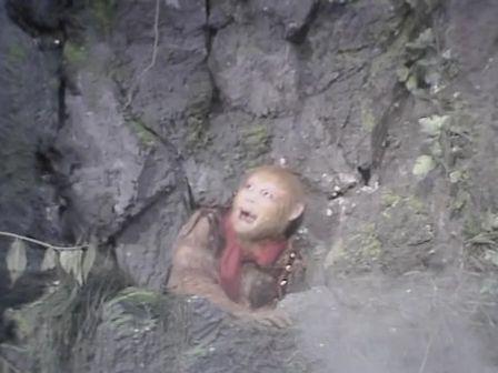 电视剧《西游记》中孙悟空被压五指山下