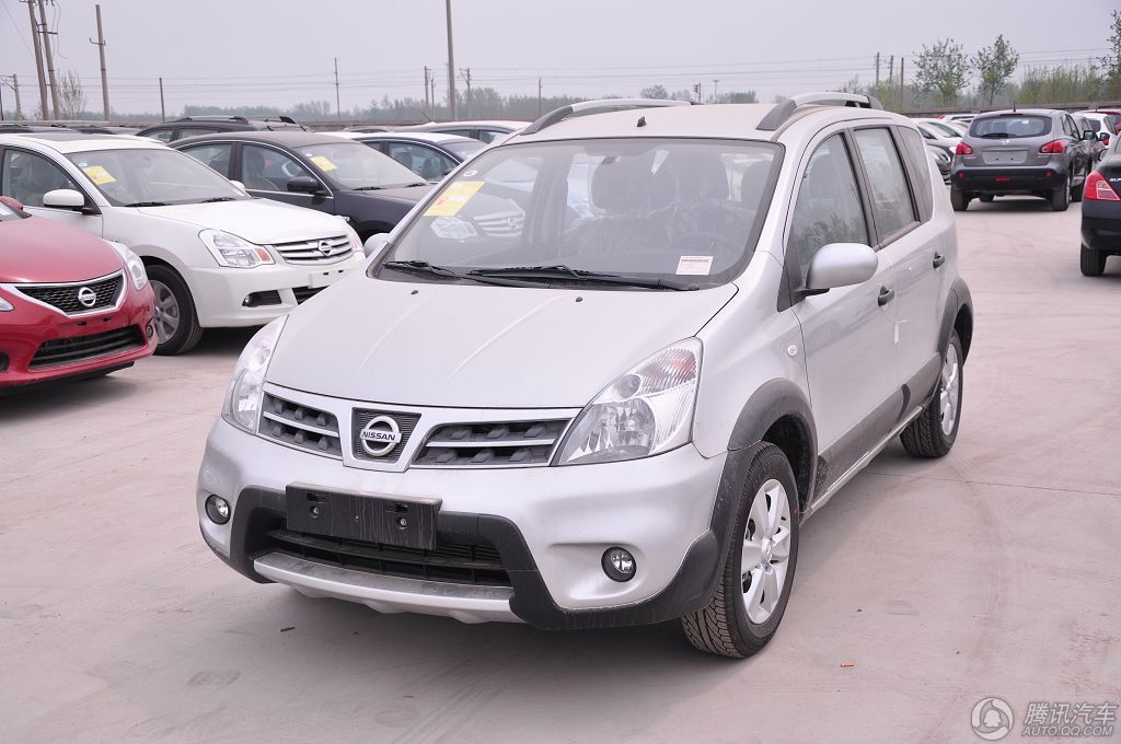 厦门日产塞尔福金湖店店内骊威现车销售,颜色可选,目前购车部分车型可