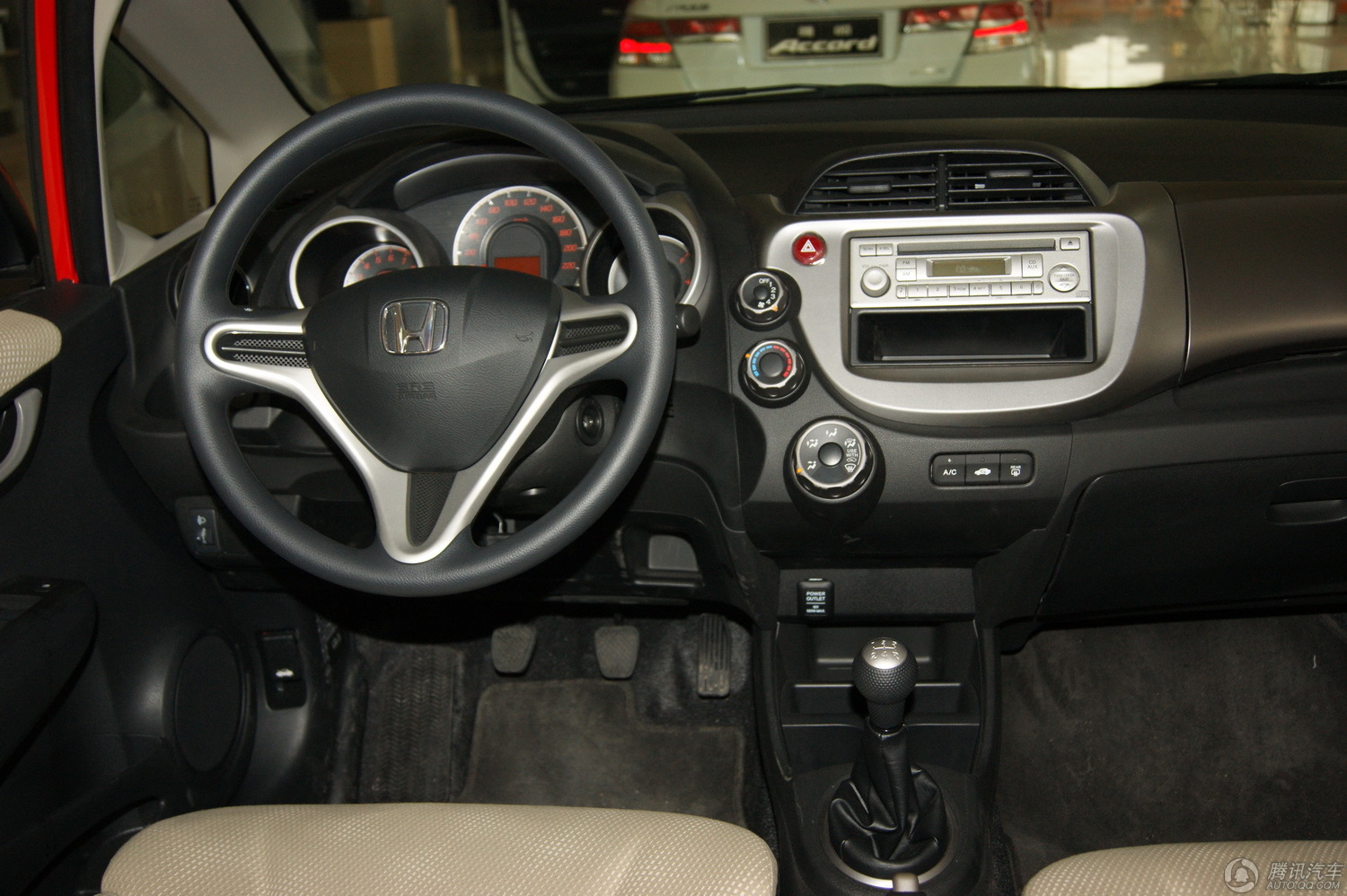 作为广汽本田生产的一款经典小车,飞度有着漂亮的外观,精致的做工和较