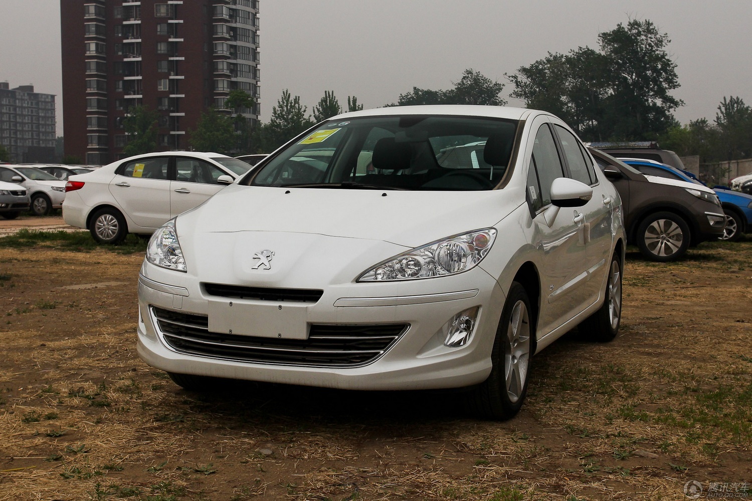 2013款 标致408 2.0l 手动舒适版(珠光白)