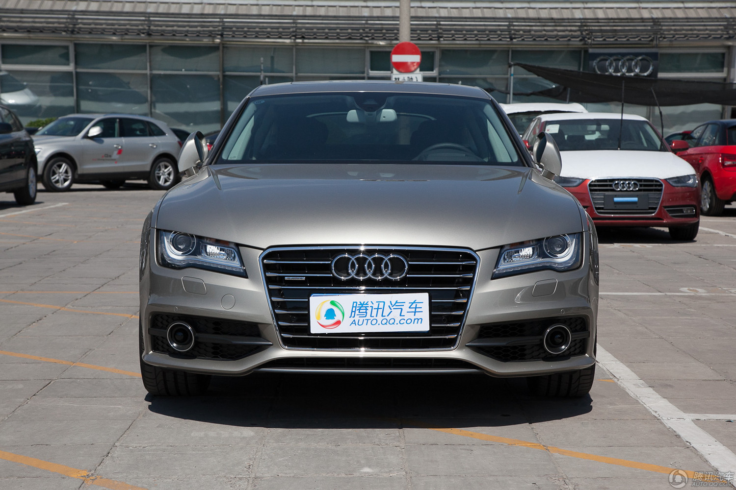 2013款 奥迪a7 50 tfsi quattro 豪华型(斑羚米色)