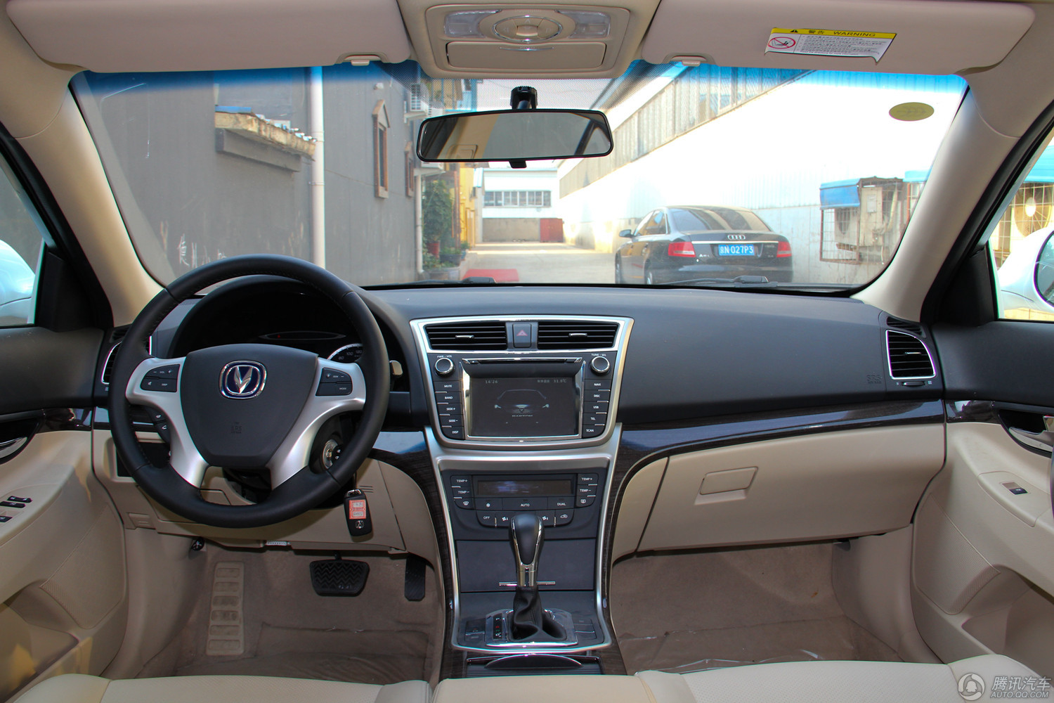 长安睿骋作为长安汽车首款自主品牌中高级轿车,外观大气稳重,内饰整体