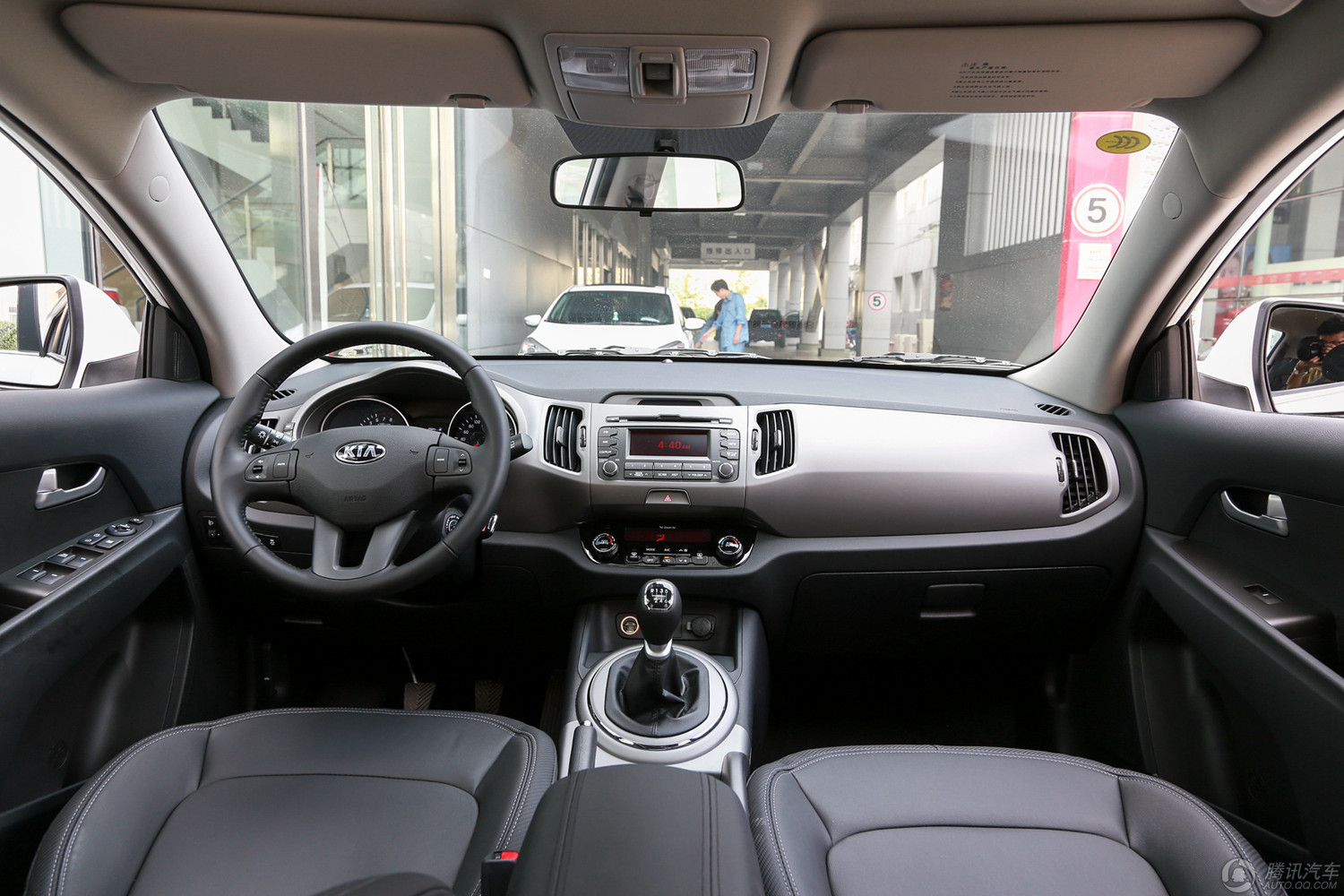 起亚 智跑 2015款 2.0l mt两驱版gls