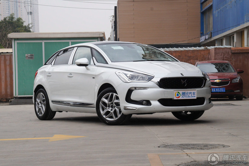 比如国产版车型尾灯加入了led光源,尾部还加入了"长安谛艾仕"与"ds 5"