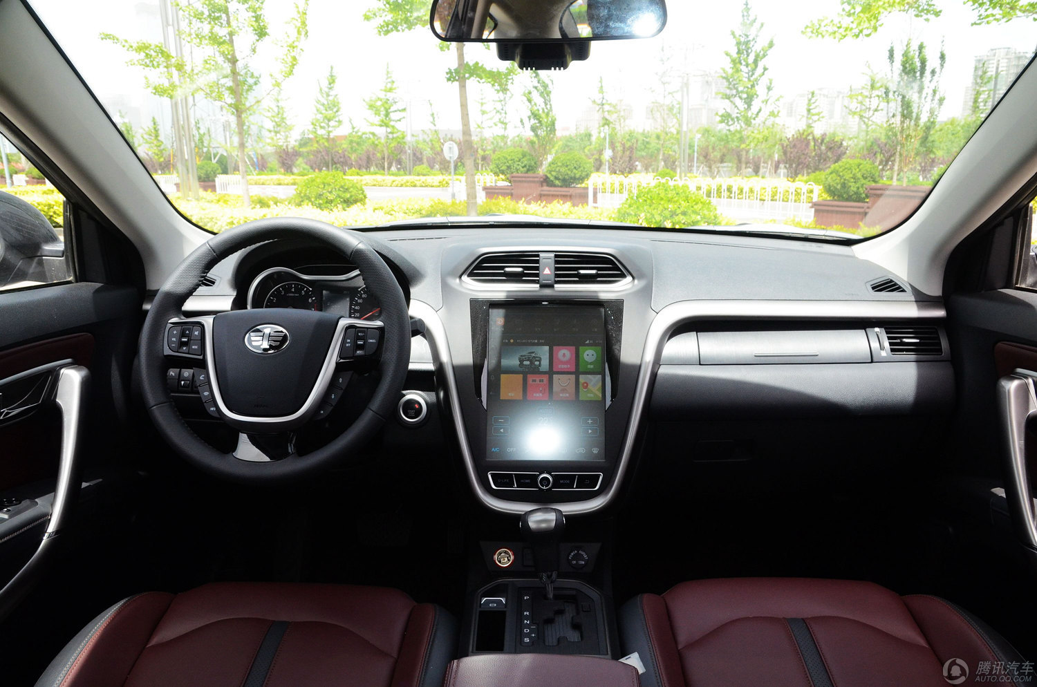 奔腾x80内饰