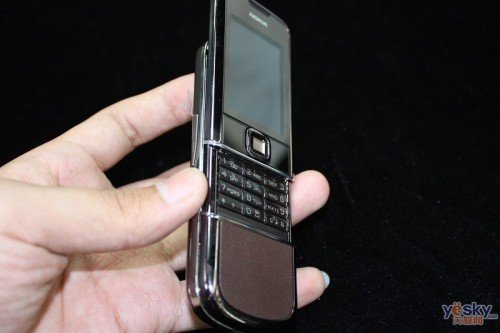 全精钢打造机身 诺基亚8800黄金版售5990元_数码