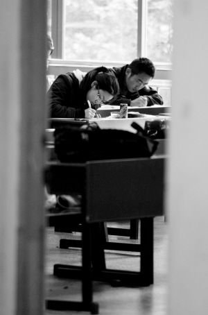 延后就业与本科扩招导致考研热(图)