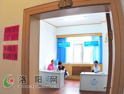 河南公务员报名冷热悬殊大 工商地税岗位火