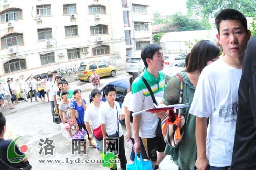 河南公务员报名冷热悬殊大 工商地税岗位火