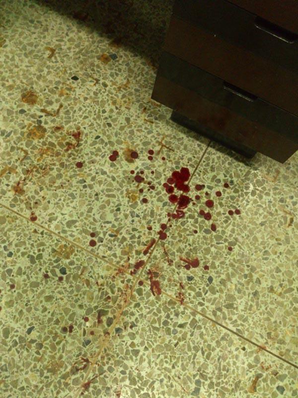 9月22日,针对"孝感应城一中教师许某遭到学生家长用订书机砸头致