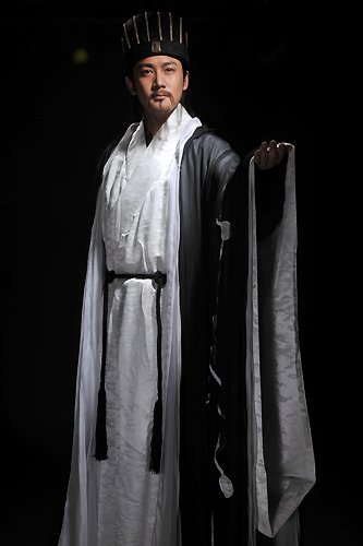 三国演义_中诸葛亮文学形象研究分析_赵英雄