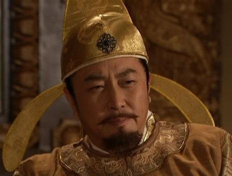 答:李隆基出生的时候正是武则天主政要做女皇的时候,所以他小时候就