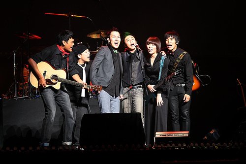 苏打绿09"日光狂热"演唱会精彩开唱 主题鲜明(图)