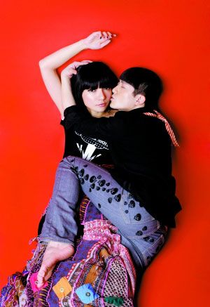 达达乐队主唱彭坦大婚 与名模女友春晓喜结连理