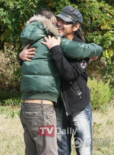 神话junjin今日入伍,会健康地回来!韩中日歌迷聚集(p19更新)