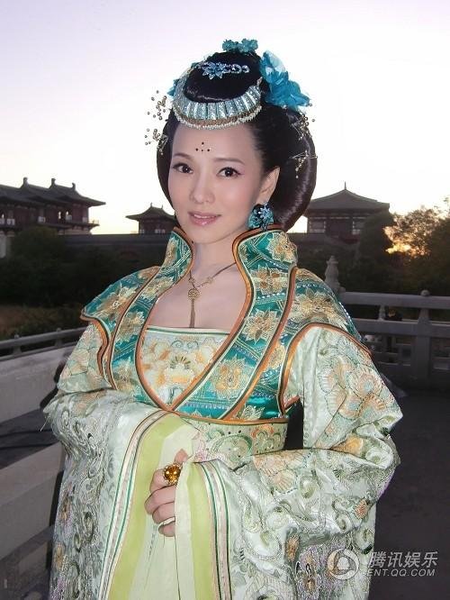 《李白》再爆精美剧照 华清池待伊能静大驾光临