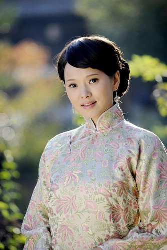 央视收官大戏《大瓷商》开播 伊能静靠其疗情伤