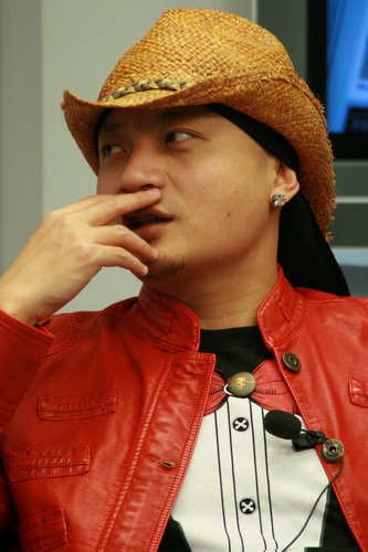 熊汝霖携爵士大碟做客 自嘲唱的比说的好_娱乐