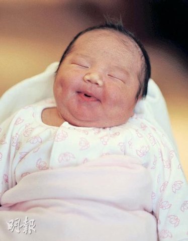 钟镇涛小女儿超级巨婴照曝光 起名"钟国好"?